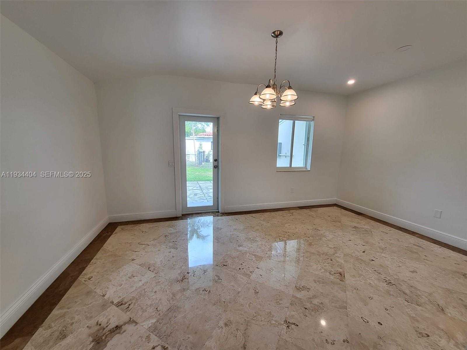 Small Image of 825 CREMONA AVE, Coral Gables Number 32