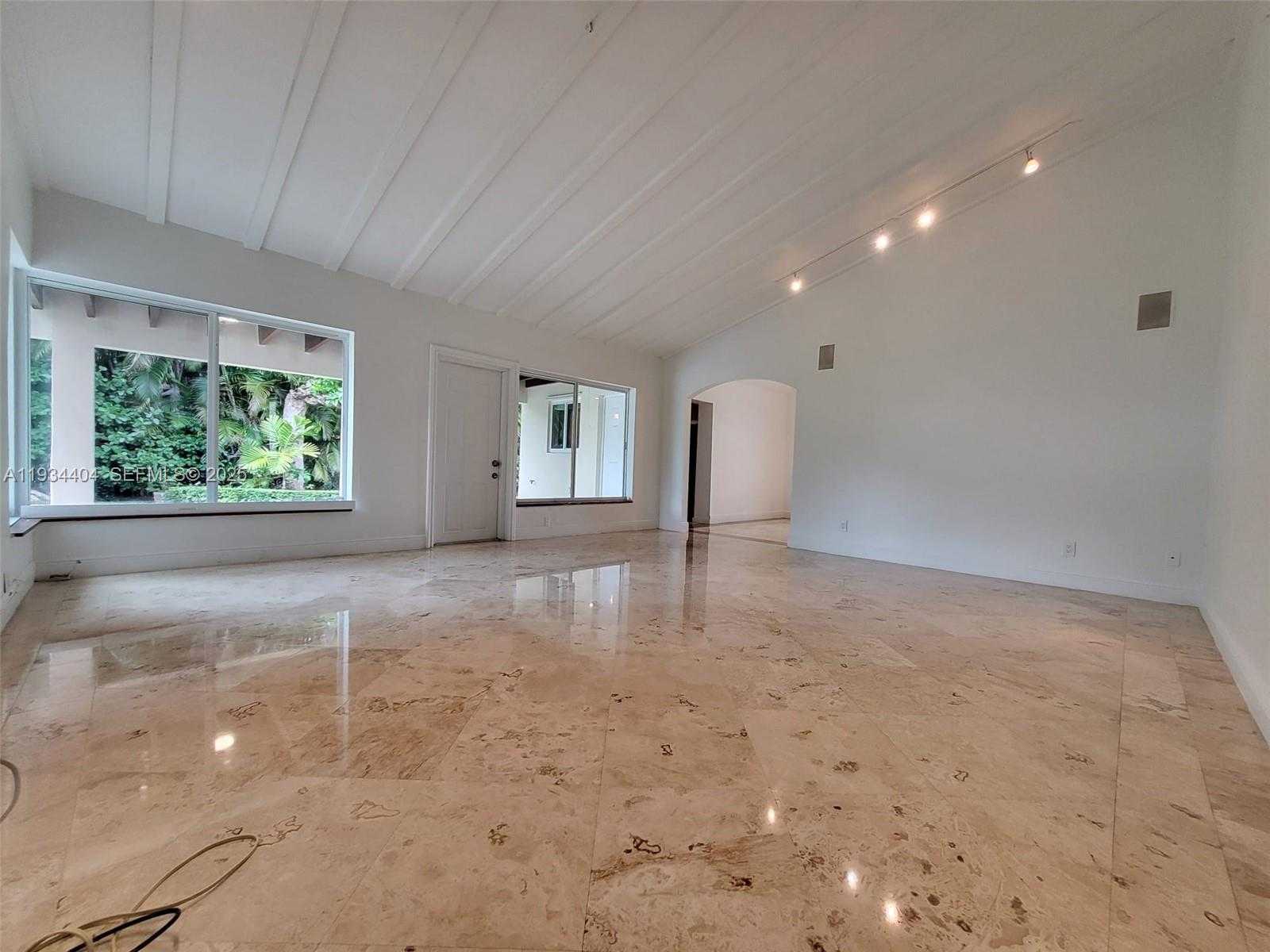 Small Image of 825 CREMONA AVE, Coral Gables Number 37