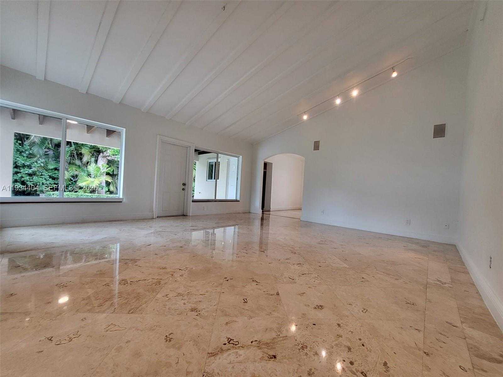 Small Image of 825 CREMONA AVE, Coral Gables Number 38