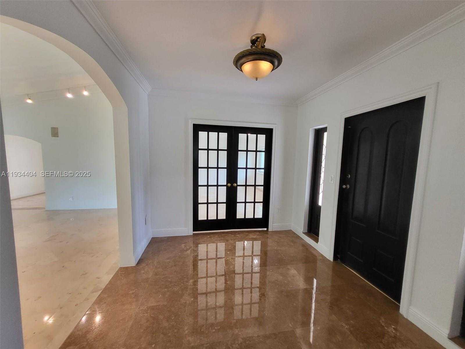 Small Image of 825 CREMONA AVE, Coral Gables Number 4
