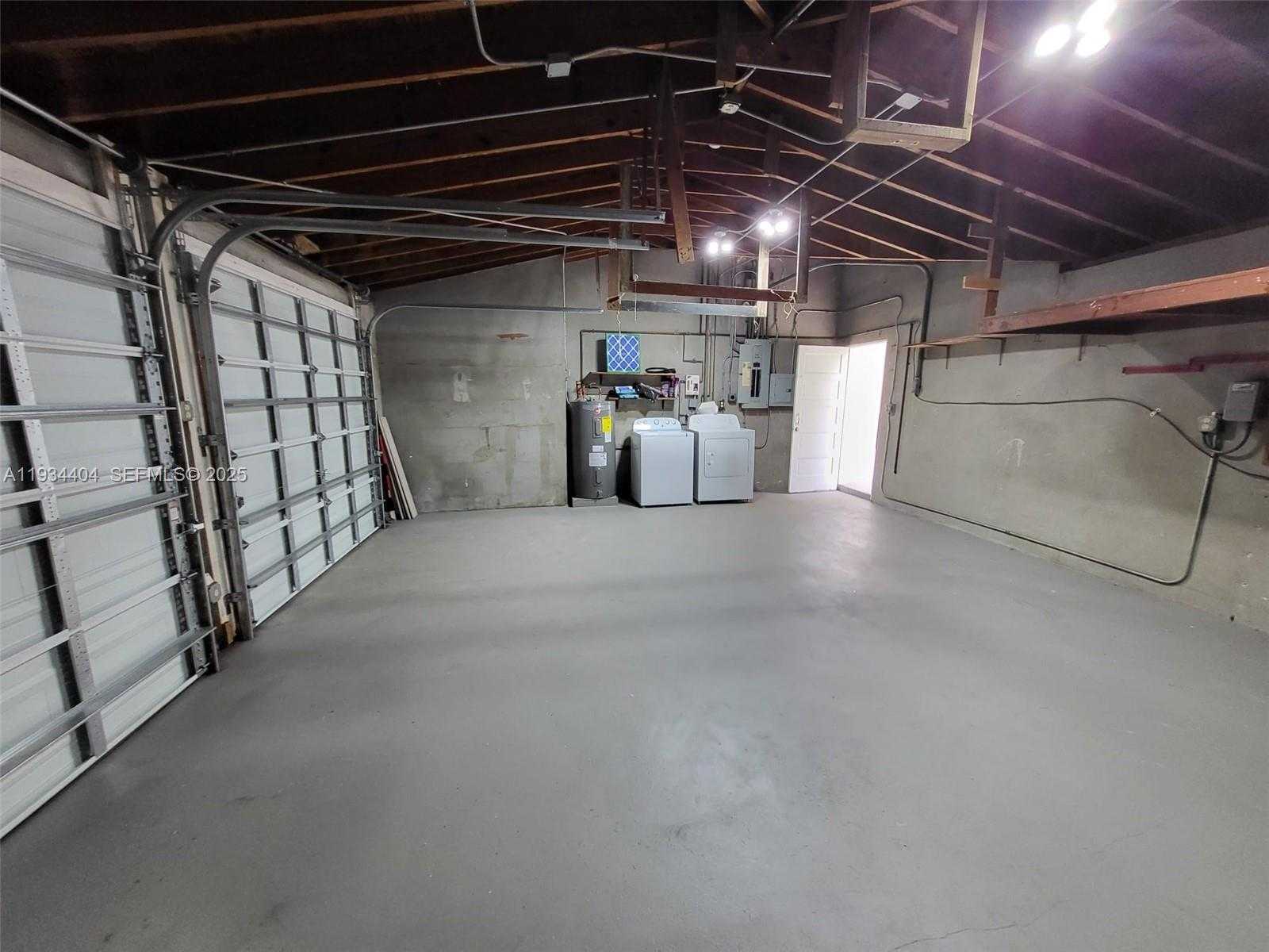 Small Image of 825 CREMONA AVE, Coral Gables Number 41