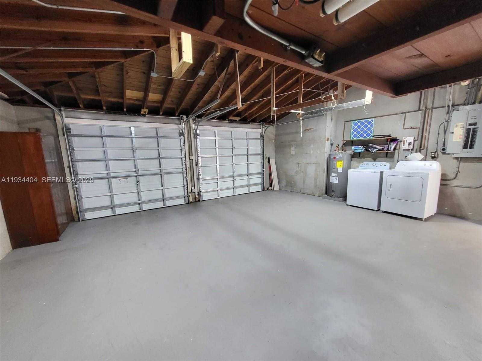 Small Image of 825 CREMONA AVE, Coral Gables Number 43