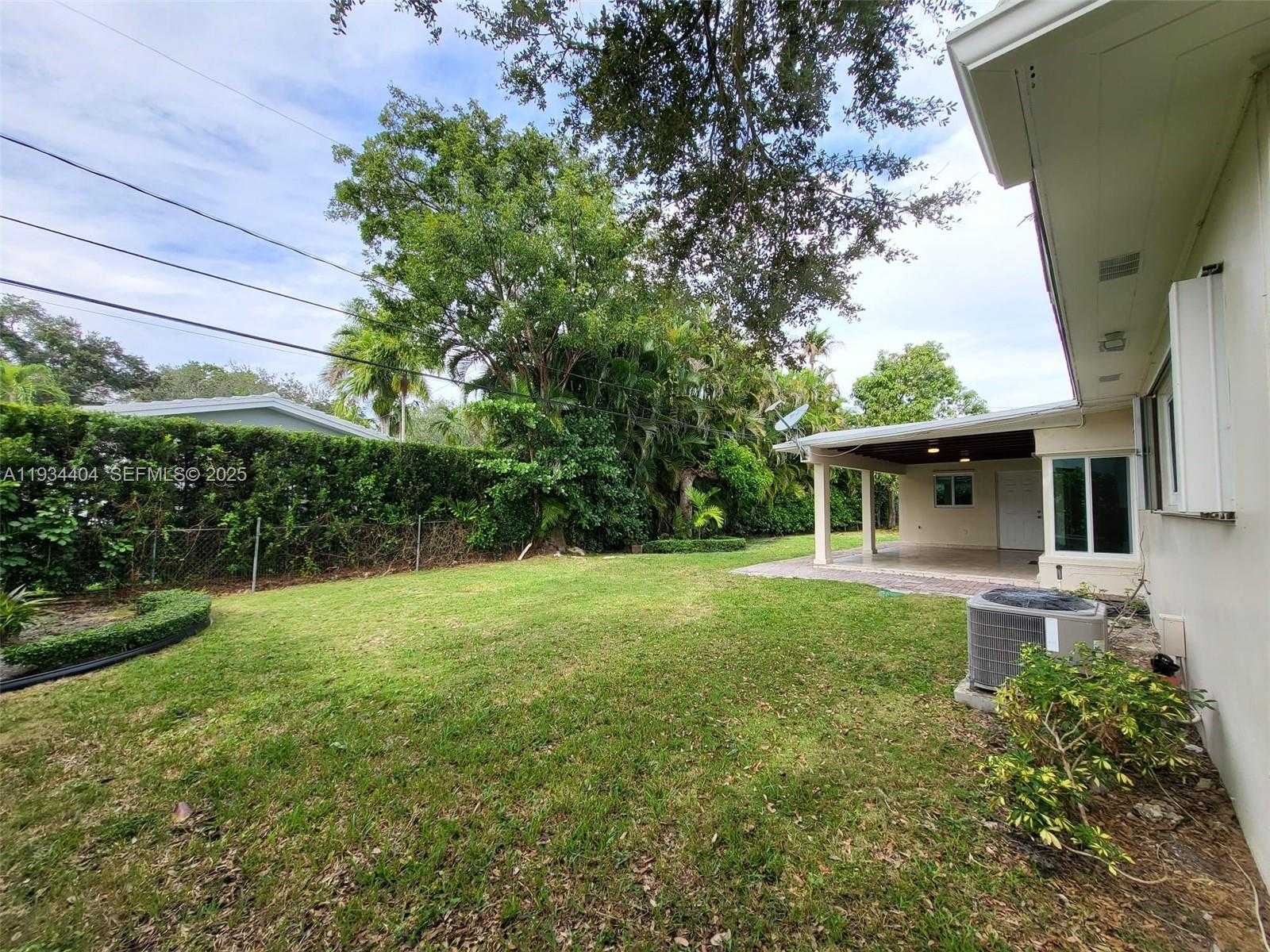 Small Image of 825 CREMONA AVE, Coral Gables Number 47