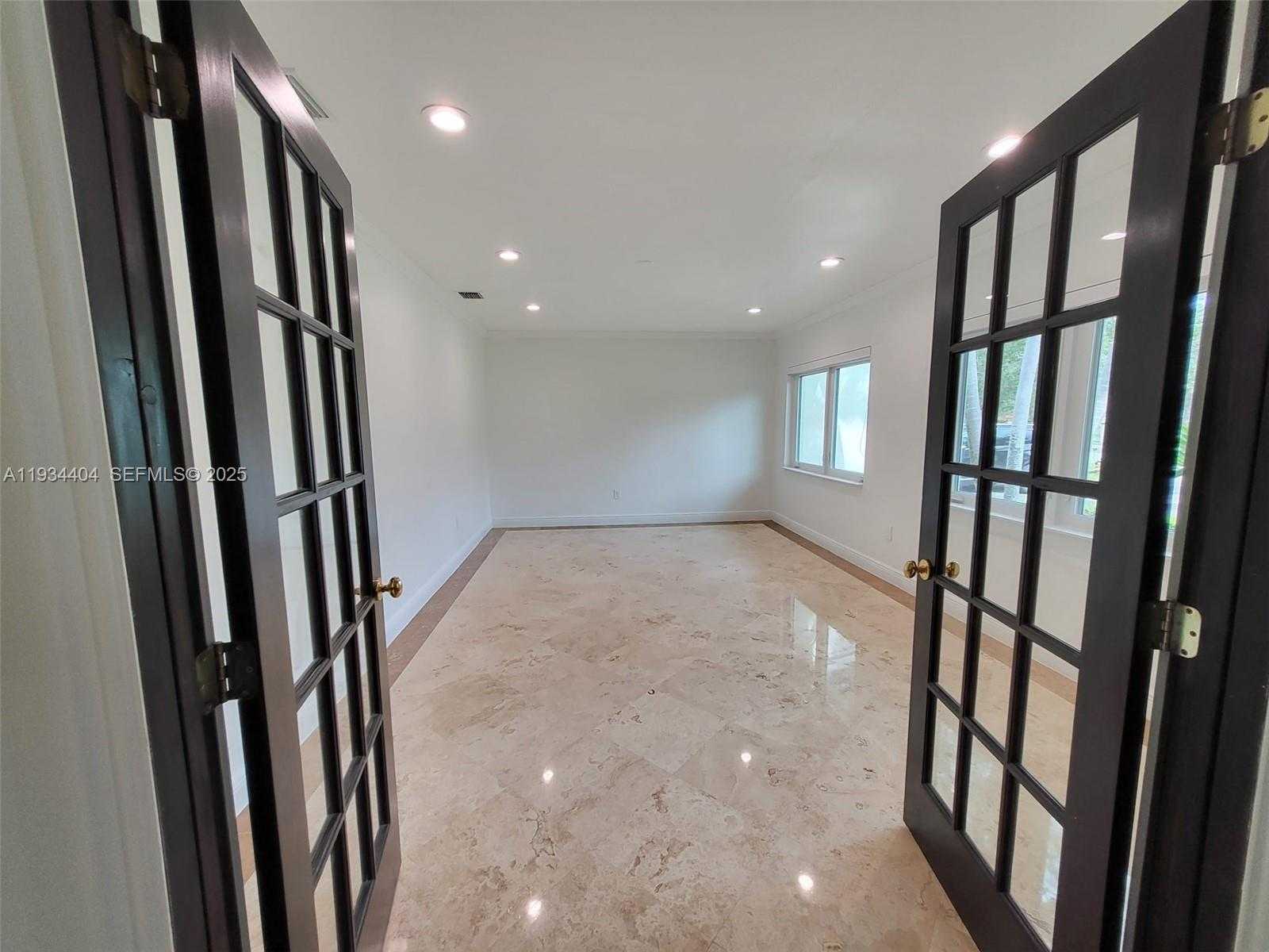 Small Image of 825 CREMONA AVE, Coral Gables Number 6