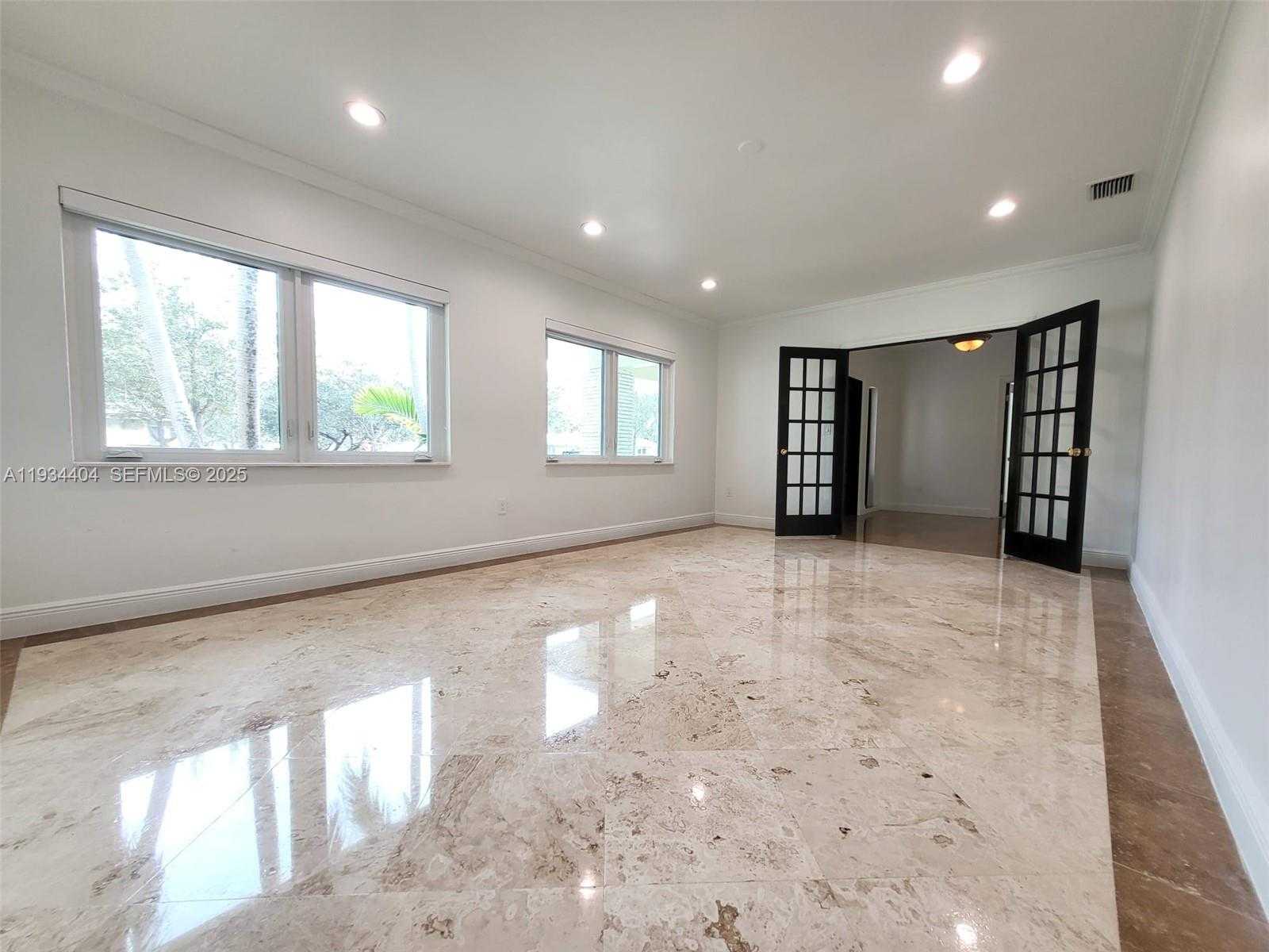 Small Image of 825 CREMONA AVE, Coral Gables Number 7