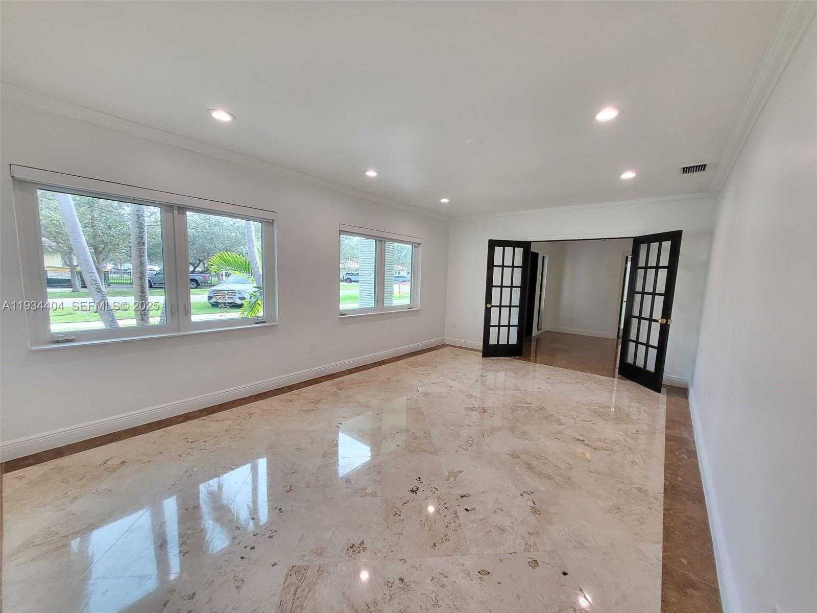 Small Image of 825 CREMONA AVE, Coral Gables Number 8