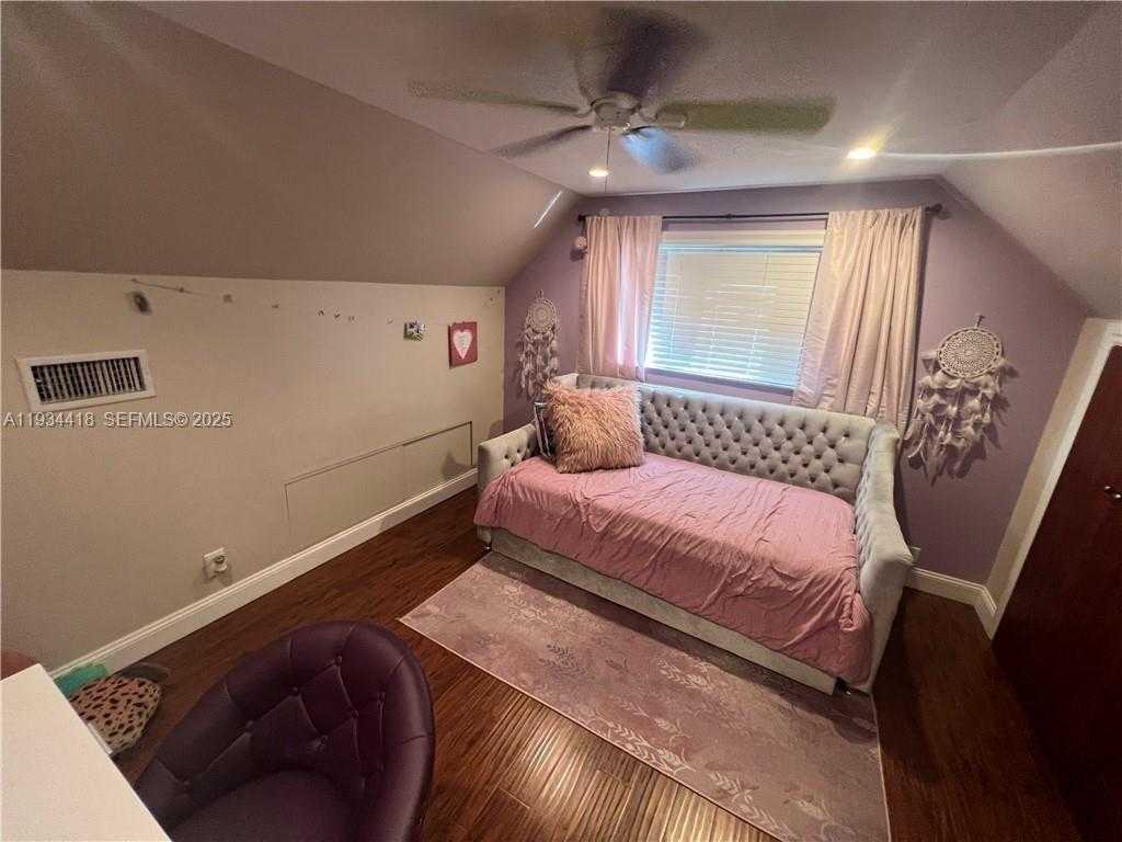 Imagen de Pequeño Objeto