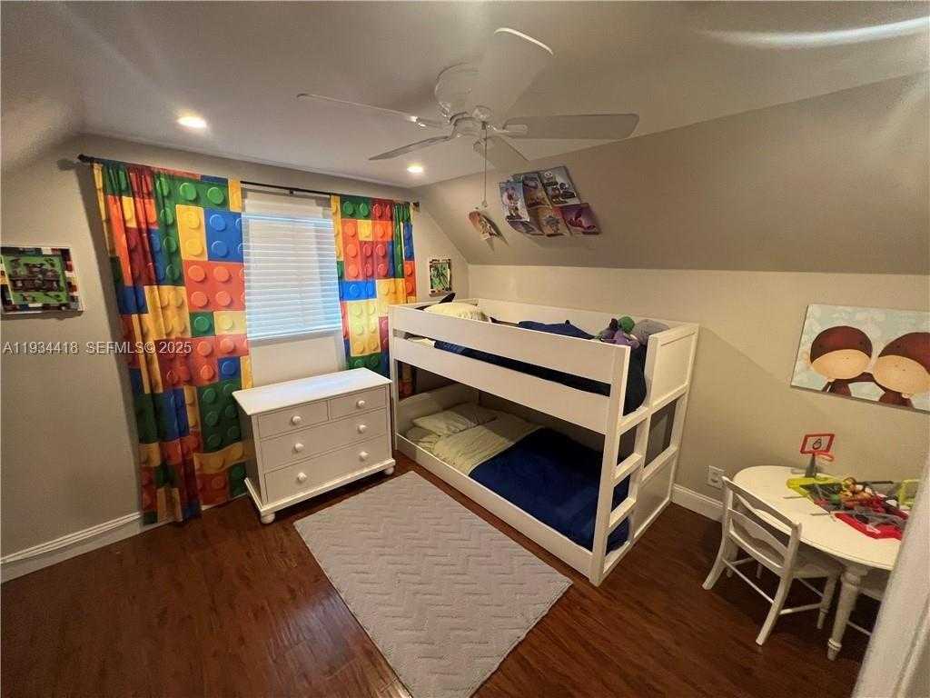 Imagen de Pequeño Objeto