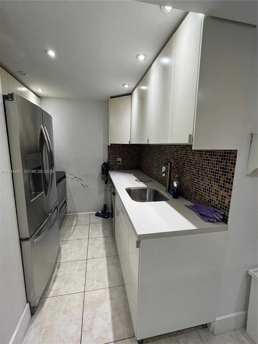 Small Image of 200 SOUTH EAST 15TH RD #11I, Miami Number 2