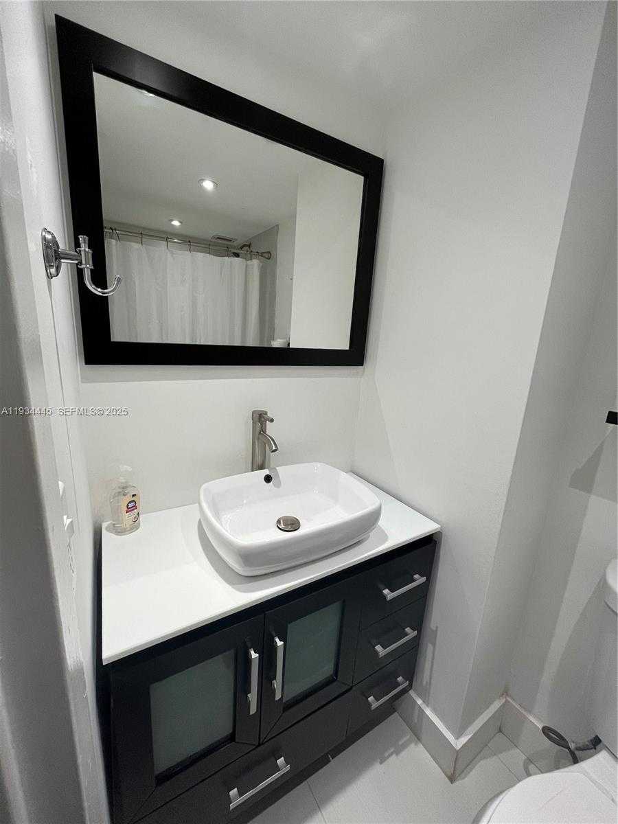 Small Image of 200 SOUTH EAST 15TH RD #11I, Miami Number 3