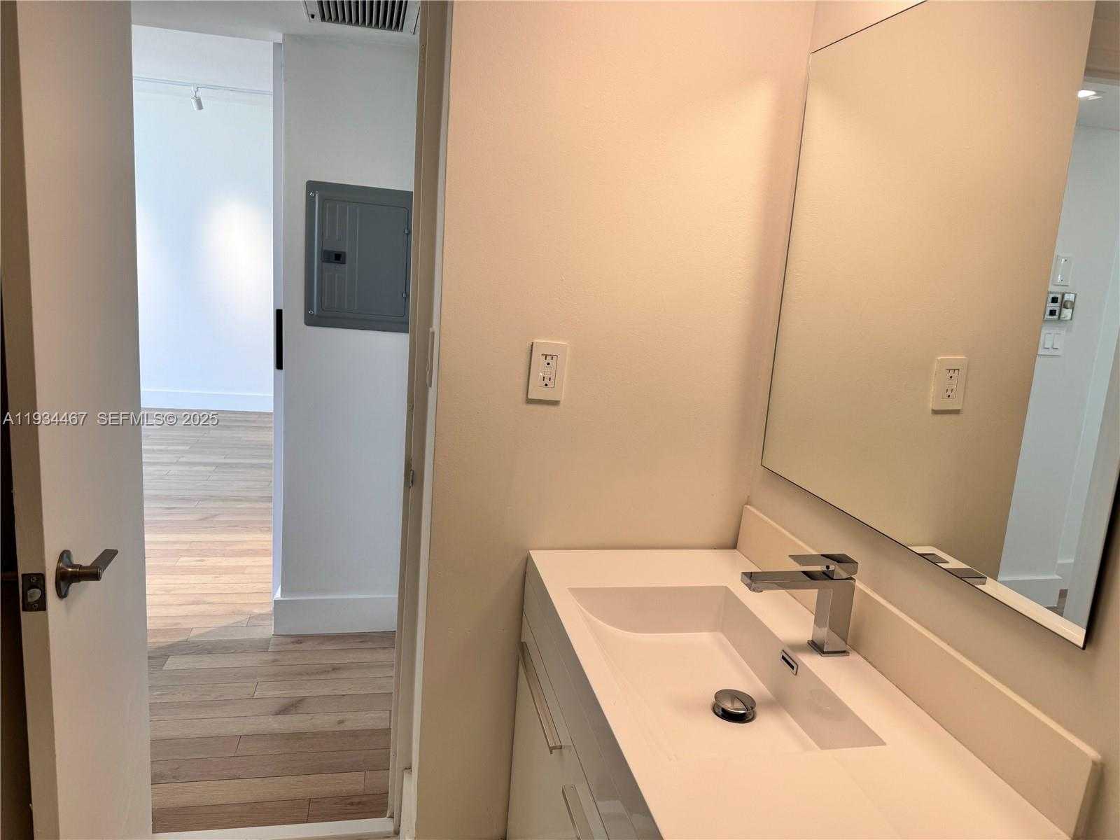 Small Image of 5161 COLLINS AVE #916, Miami Beach Number 17