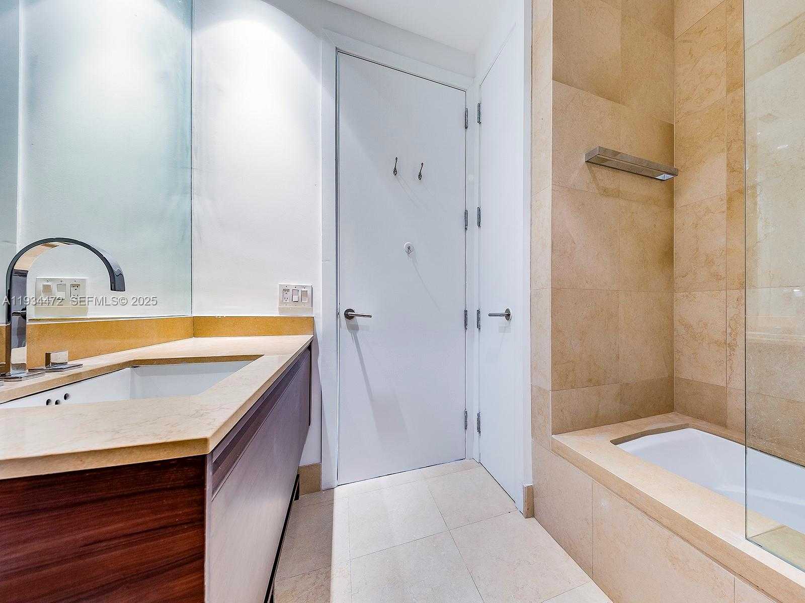 Small Image of 800 SOUTH POINTE DR #2103, Miami Beach Number 17