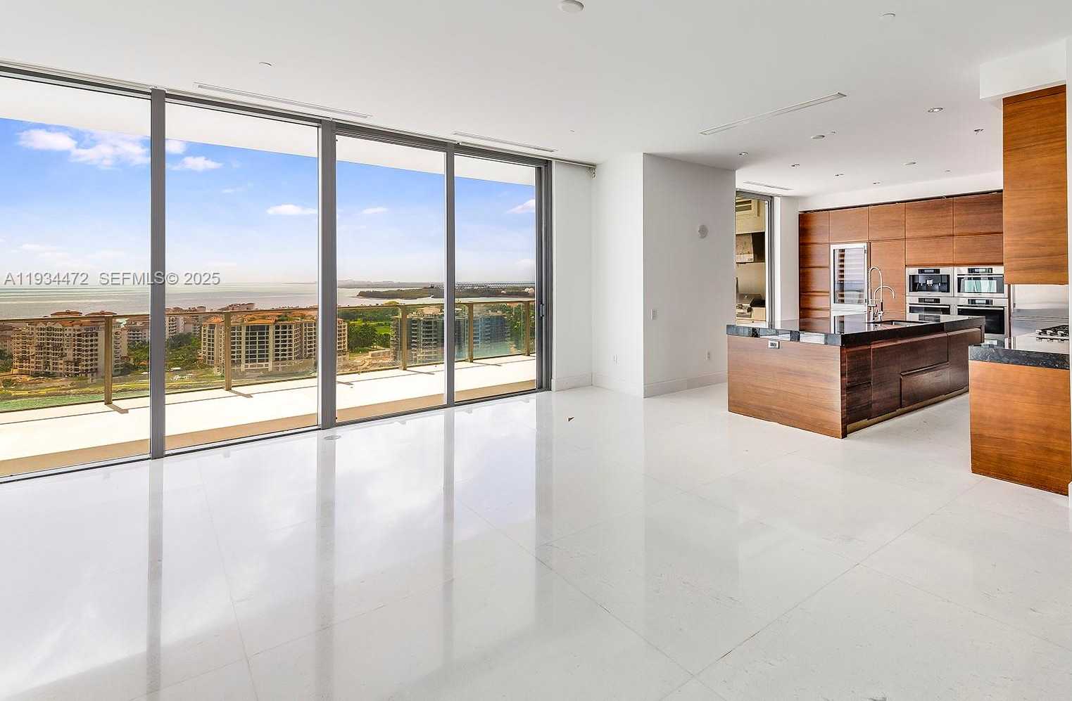 Small Image of 800 SOUTH POINTE DR #2103, Miami Beach Number 2