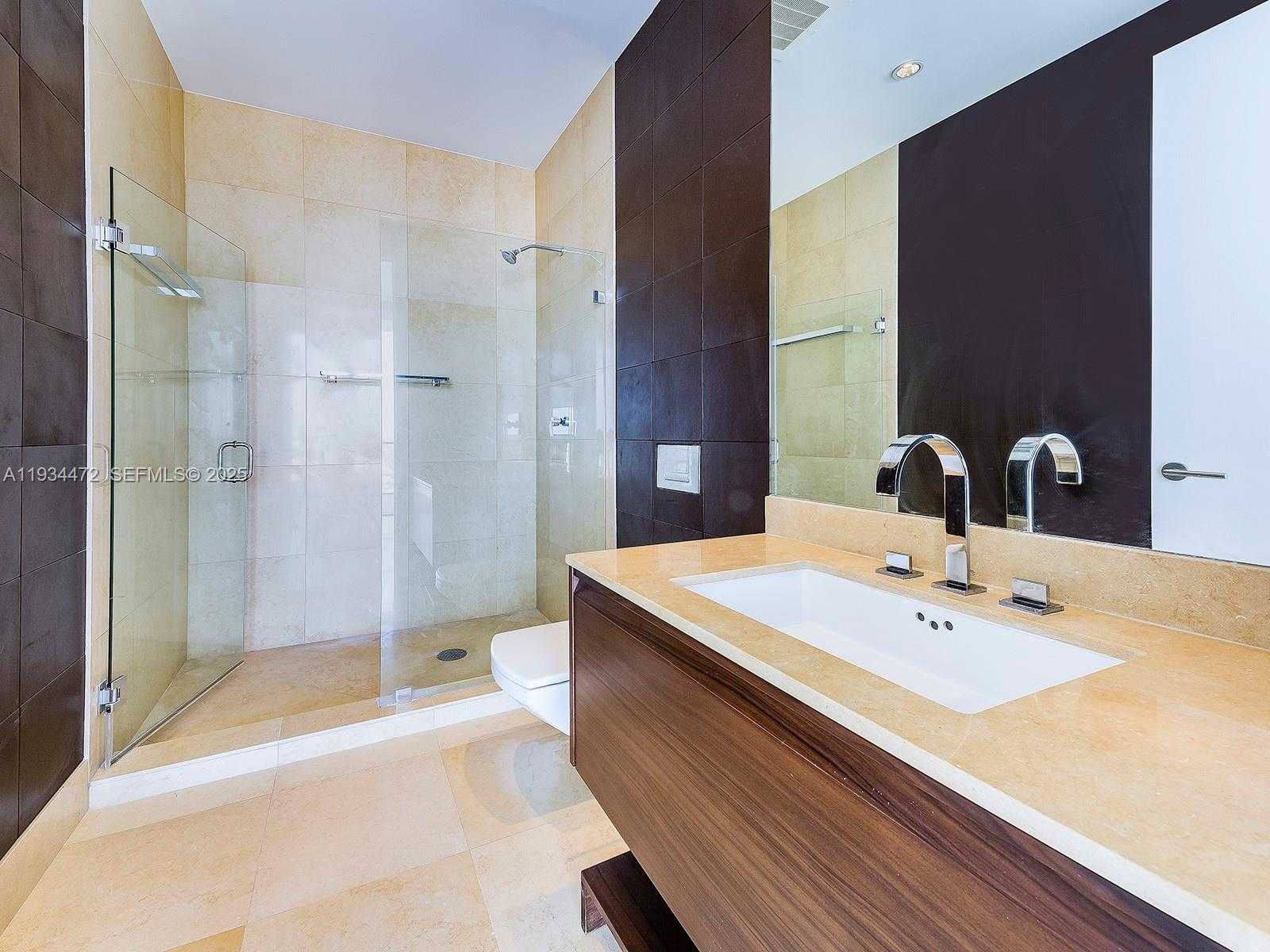 Small Image of 800 SOUTH POINTE DR #2103, Miami Beach Number 26