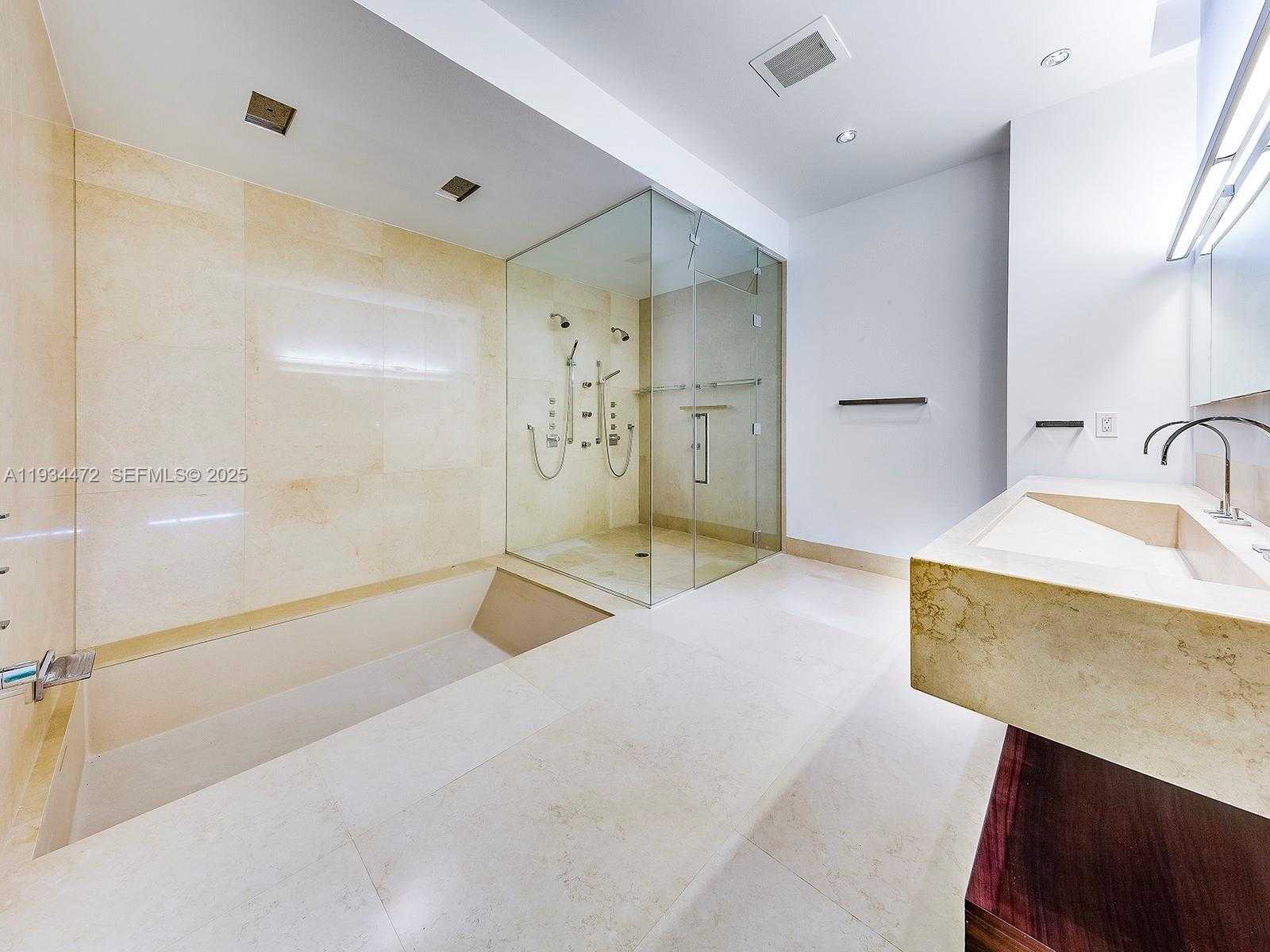 Small Image of 800 SOUTH POINTE DR #2103, Miami Beach Number 29