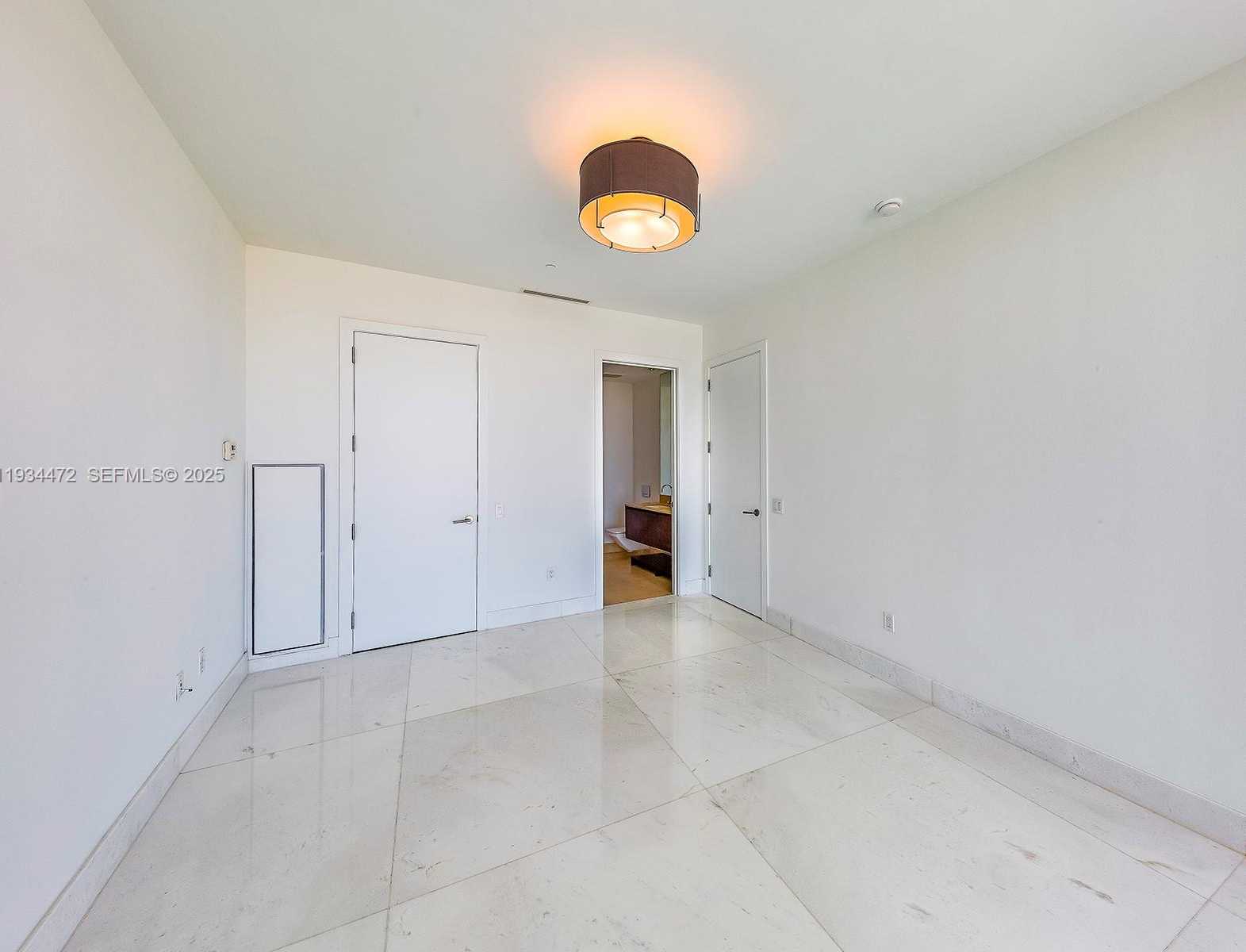 Small Image of 800 SOUTH POINTE DR #2103, Miami Beach Number 31