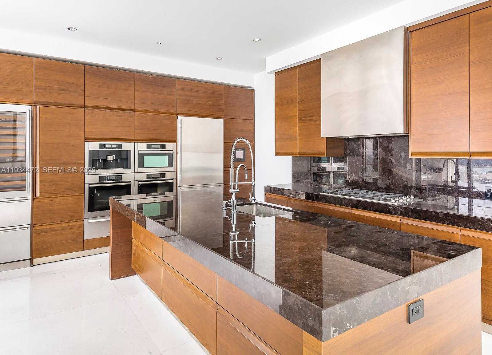 Small Image of 800 SOUTH POINTE DR #2103, Miami Beach Number 5