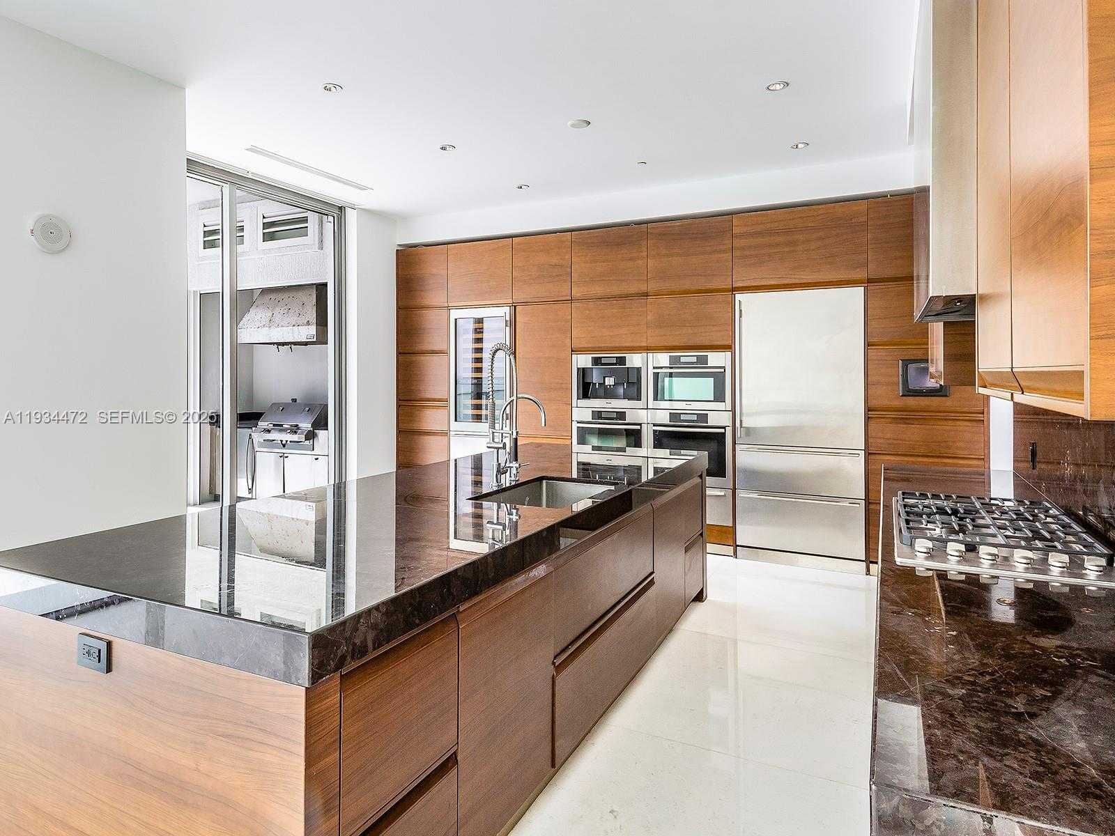 Small Image of 800 SOUTH POINTE DR #2103, Miami Beach Number 6