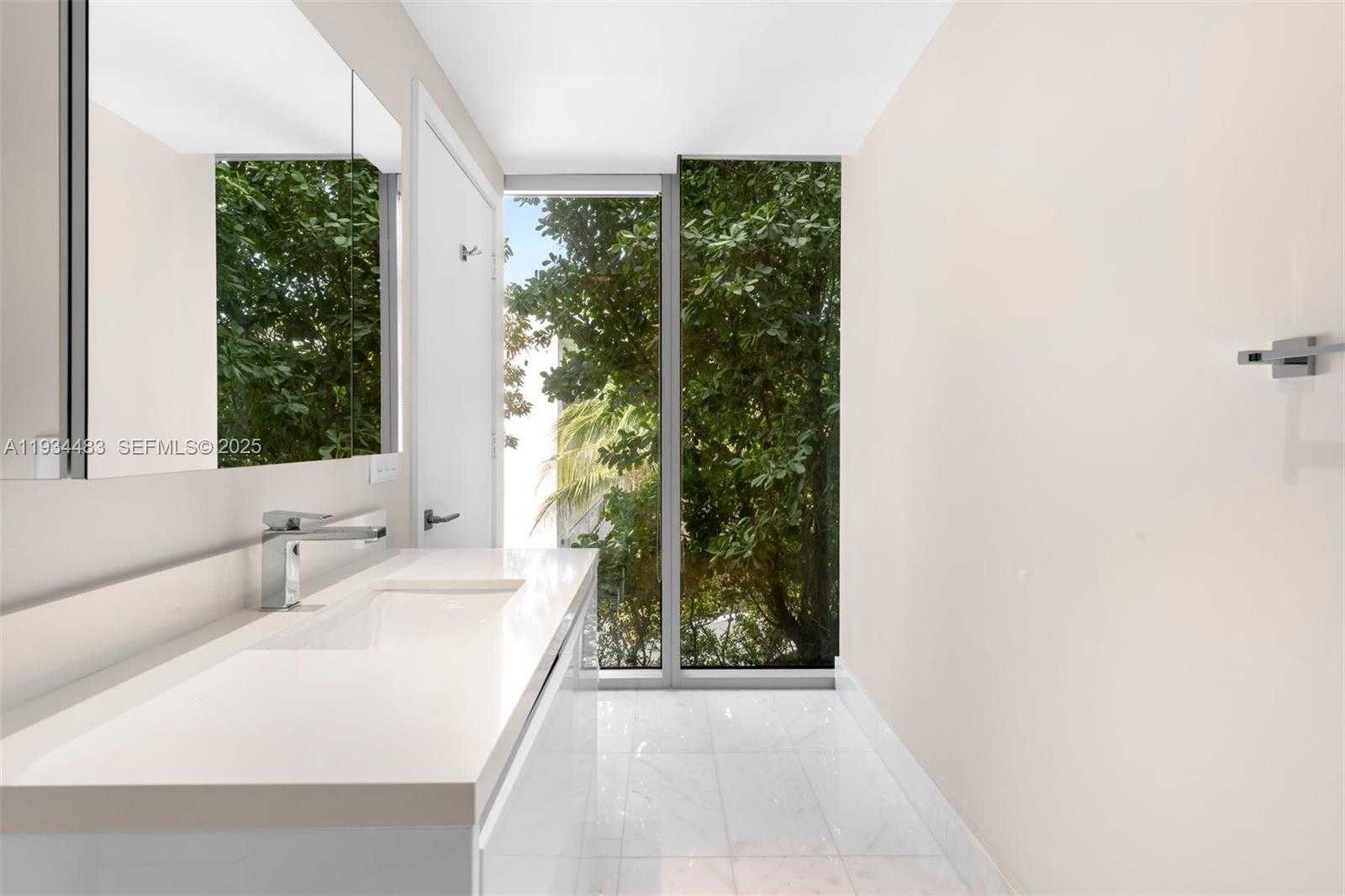 Small Image of 1 COLLINS AVE #308, Miami Beach Number 18