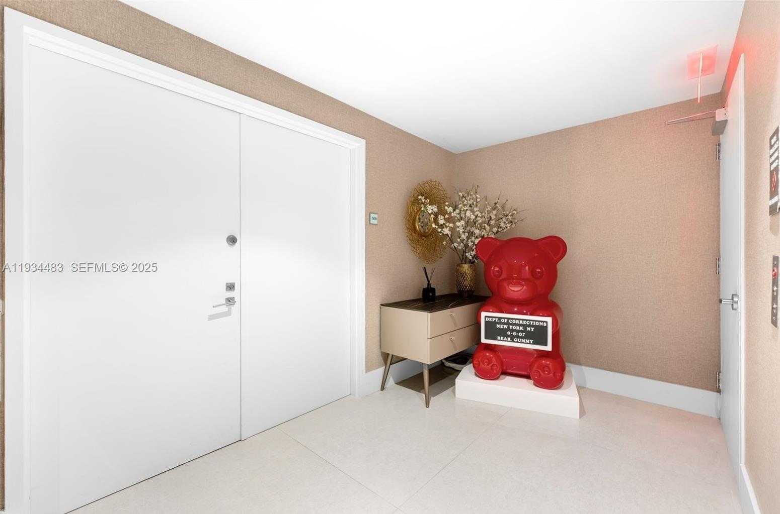 Small Image of 1 COLLINS AVE #308, Miami Beach Number 25