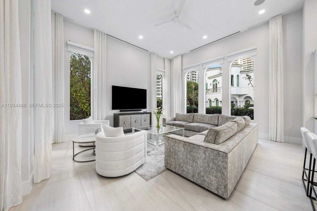 Small Image of 3912 ISLAND ESTATES DR, Aventura Number 17