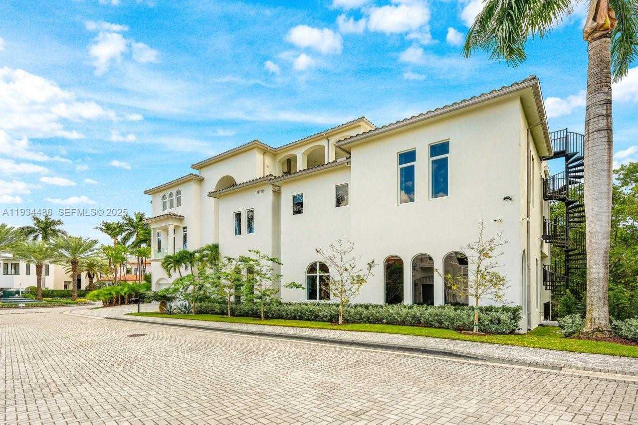 Small Image of 3912 ISLAND ESTATES DR, Aventura Number 2