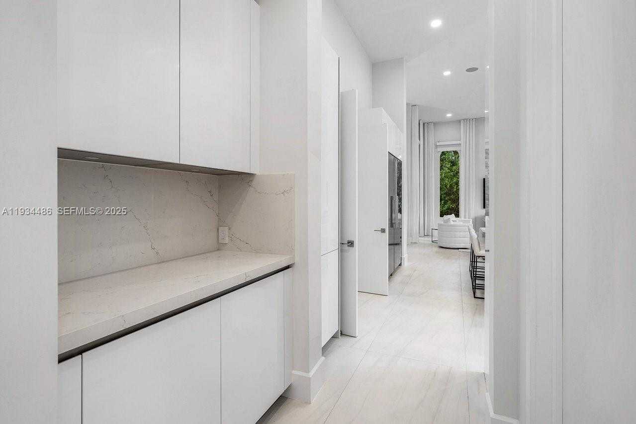 Small Image of 3912 ISLAND ESTATES DR, Aventura Number 22