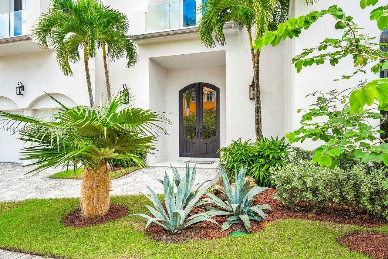 Small Image of 3912 ISLAND ESTATES DR, Aventura Number 3