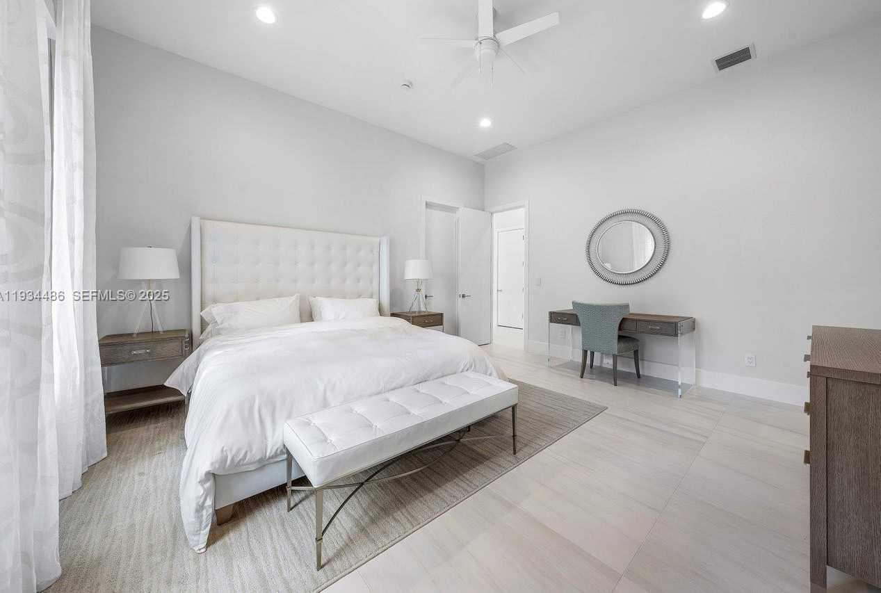 Small Image of 3912 ISLAND ESTATES DR, Aventura Number 33