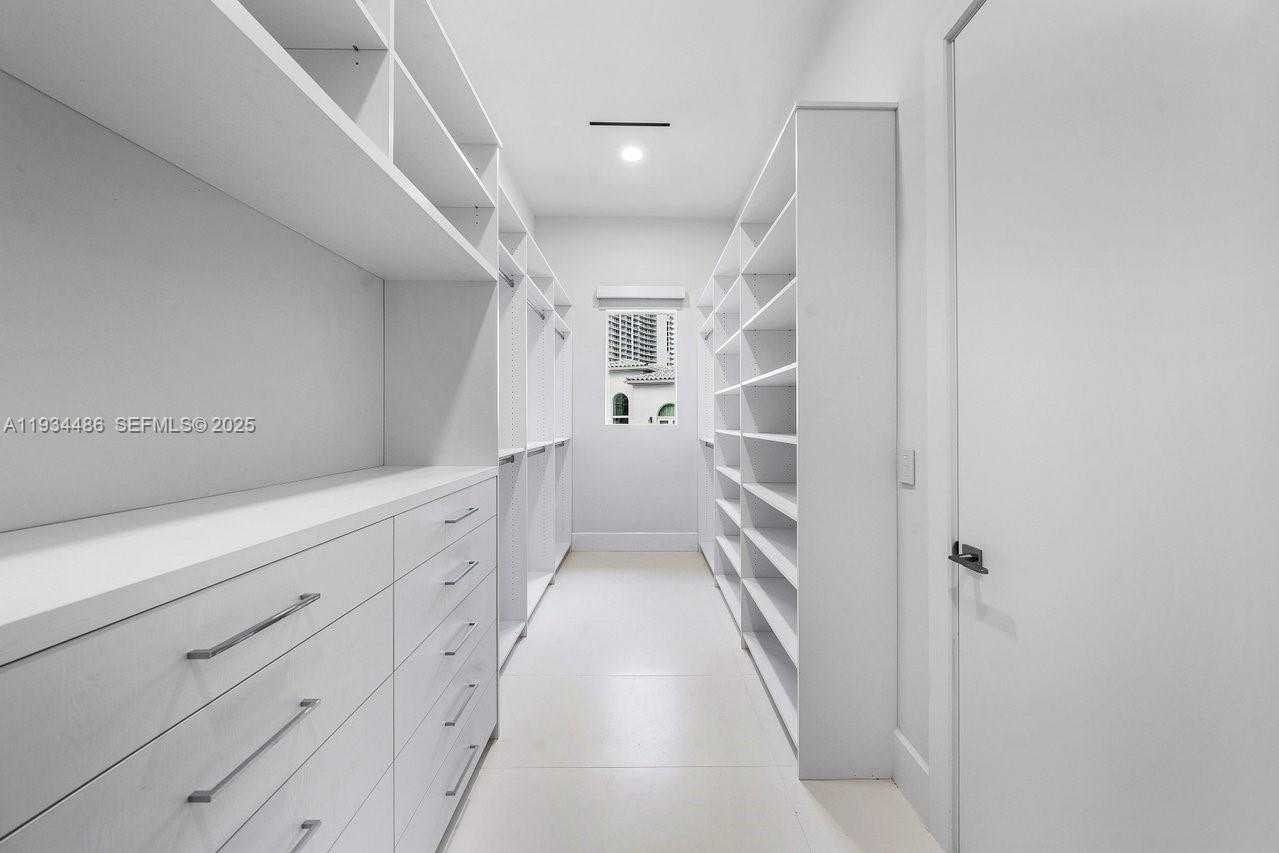 Small Image of 3912 ISLAND ESTATES DR, Aventura Number 38