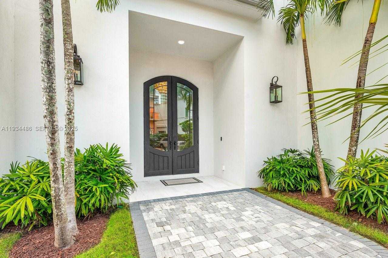 Small Image of 3912 ISLAND ESTATES DR, Aventura Number 4