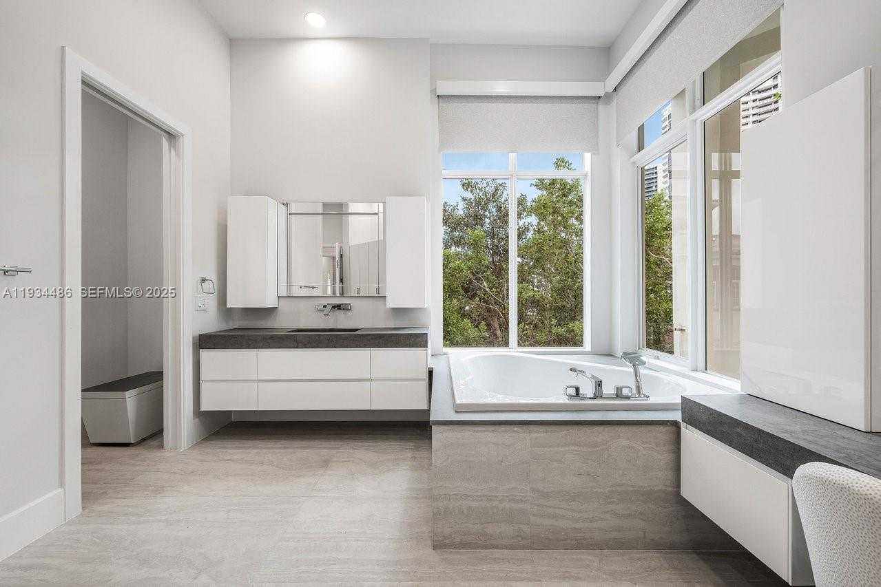 Small Image of 3912 ISLAND ESTATES DR, Aventura Number 42