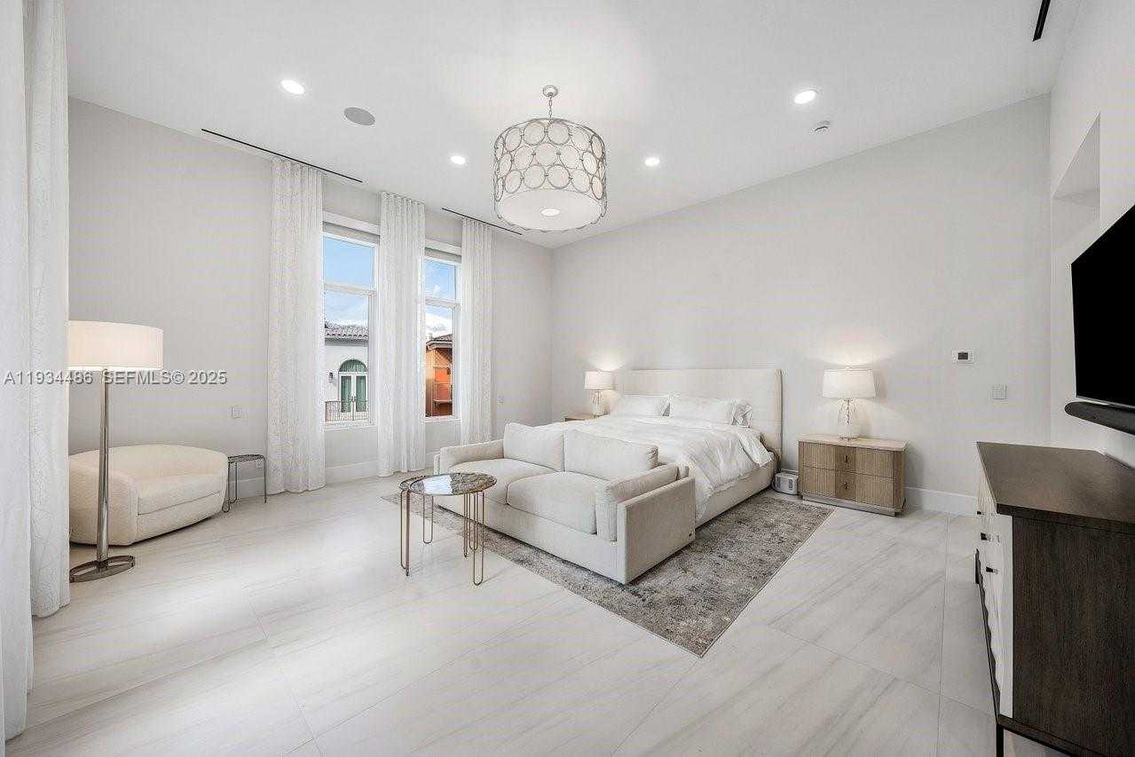 Small Image of 3912 ISLAND ESTATES DR, Aventura Number 46