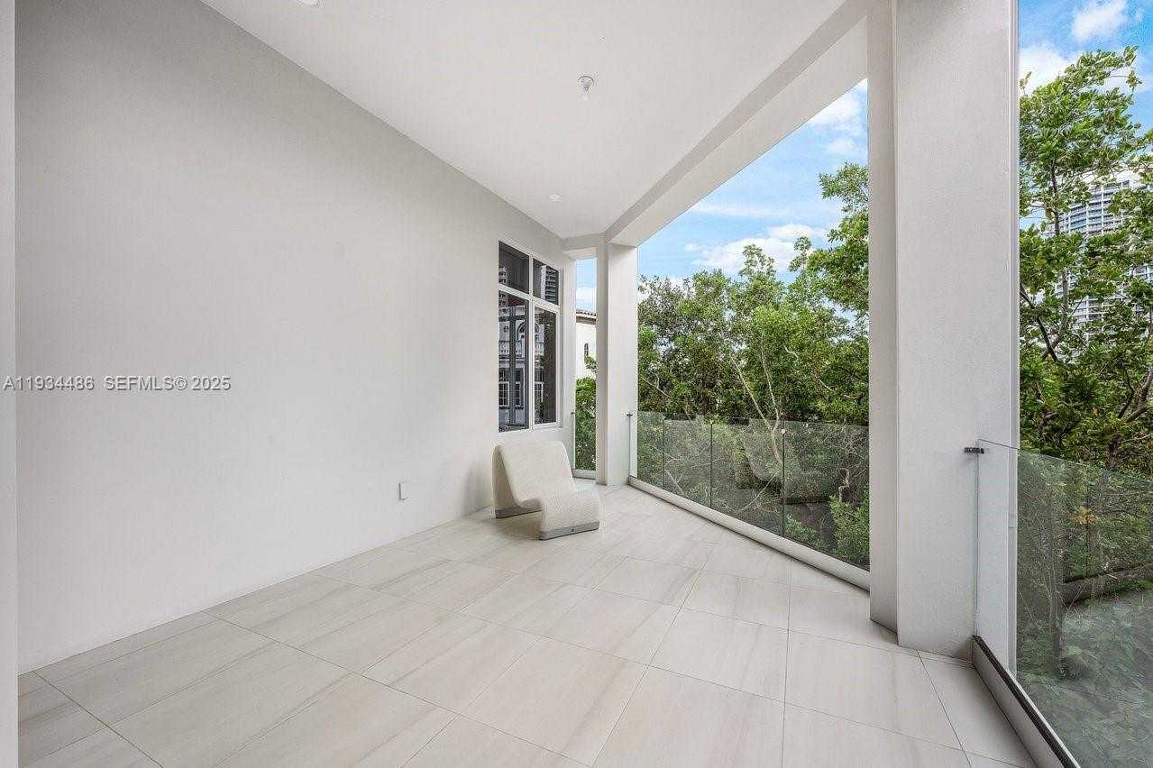 Small Image of 3912 ISLAND ESTATES DR, Aventura Number 48