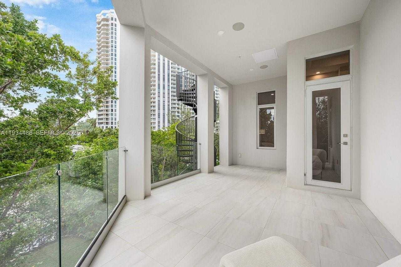Small Image of 3912 ISLAND ESTATES DR, Aventura Number 49