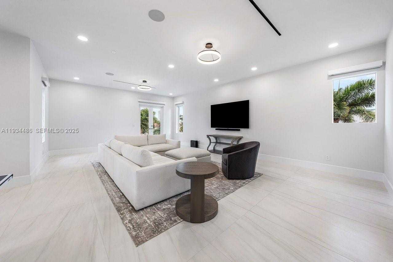 Small Image of 3912 ISLAND ESTATES DR, Aventura Number 51