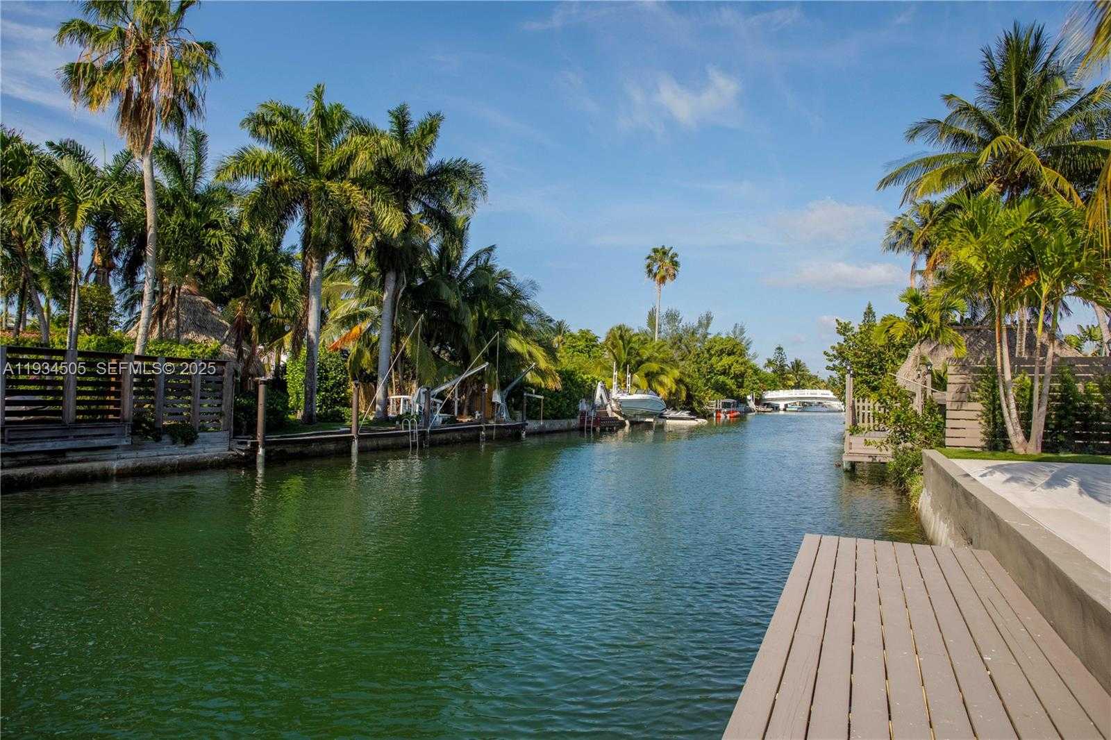 Small Image of 1661 DAYTONIA RD, Miami Beach Number 12