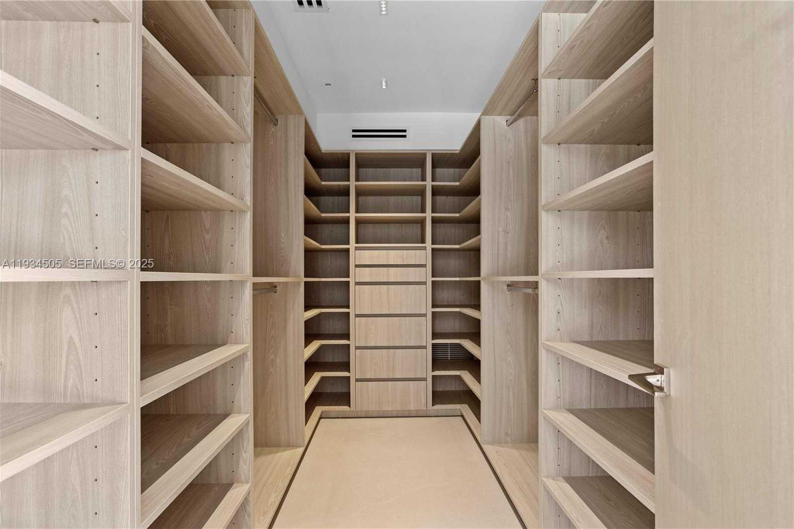 Small Image of 1661 DAYTONIA RD, Miami Beach Number 18