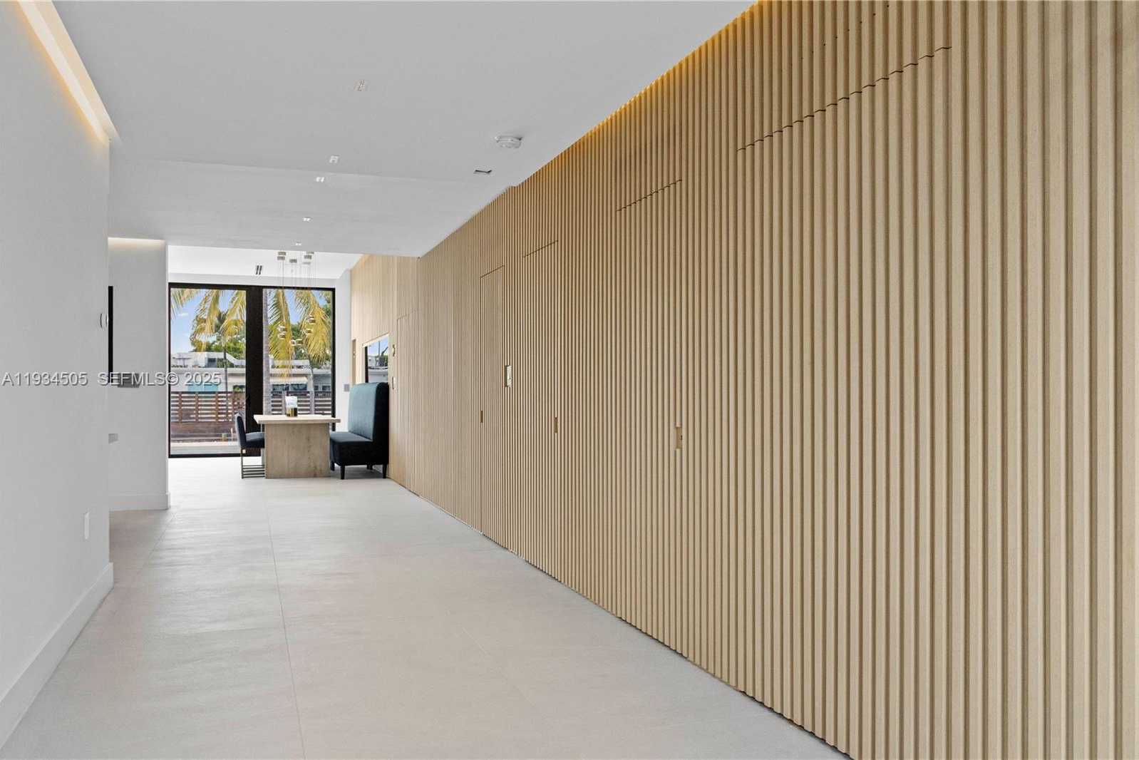 Small Image of 1661 DAYTONIA RD, Miami Beach Number 2