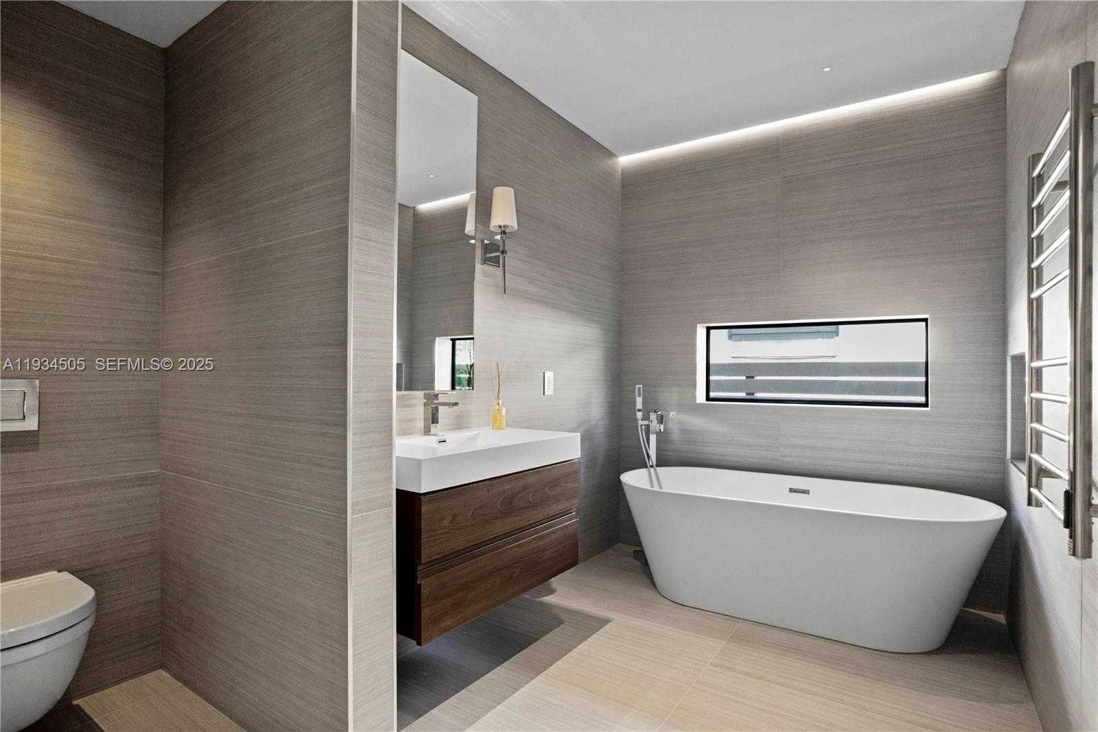 Small Image of 1661 DAYTONIA RD, Miami Beach Number 20