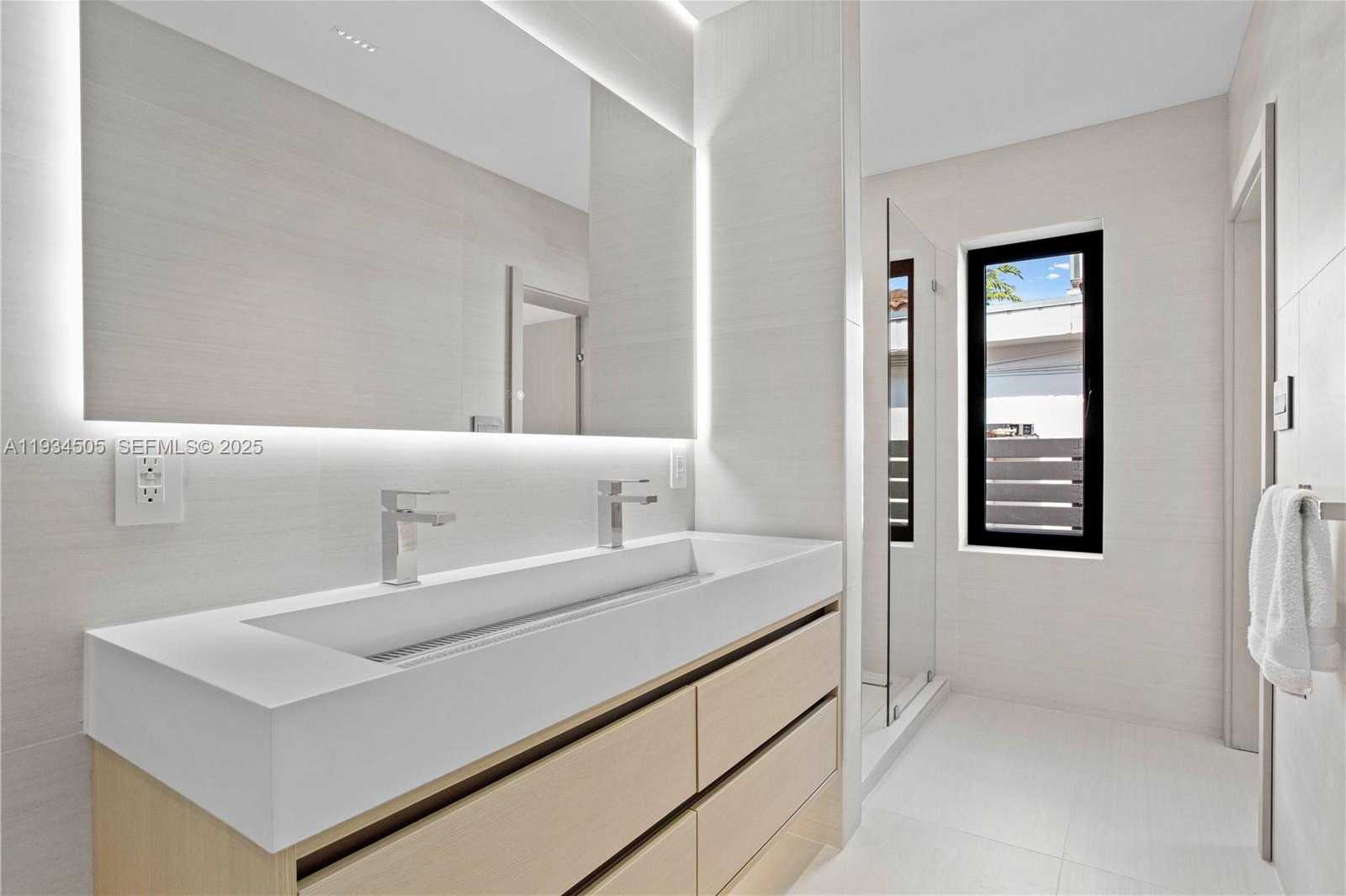 Small Image of 1661 DAYTONIA RD, Miami Beach Number 22