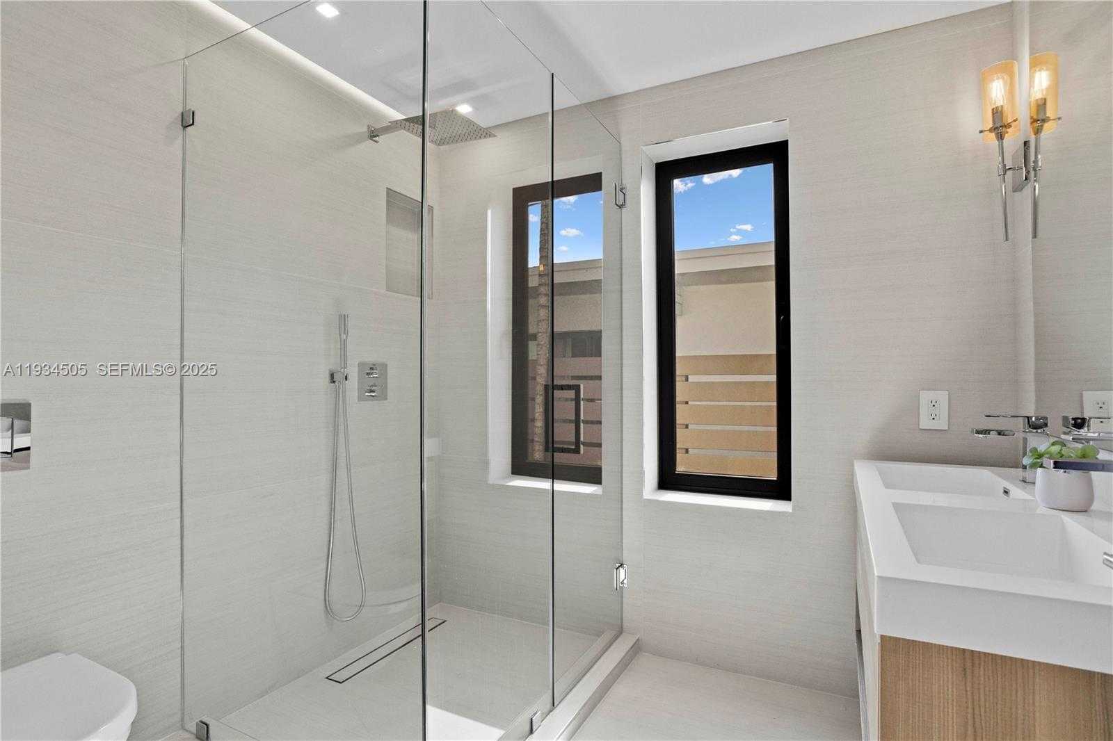 Small Image of 1661 DAYTONIA RD, Miami Beach Number 24