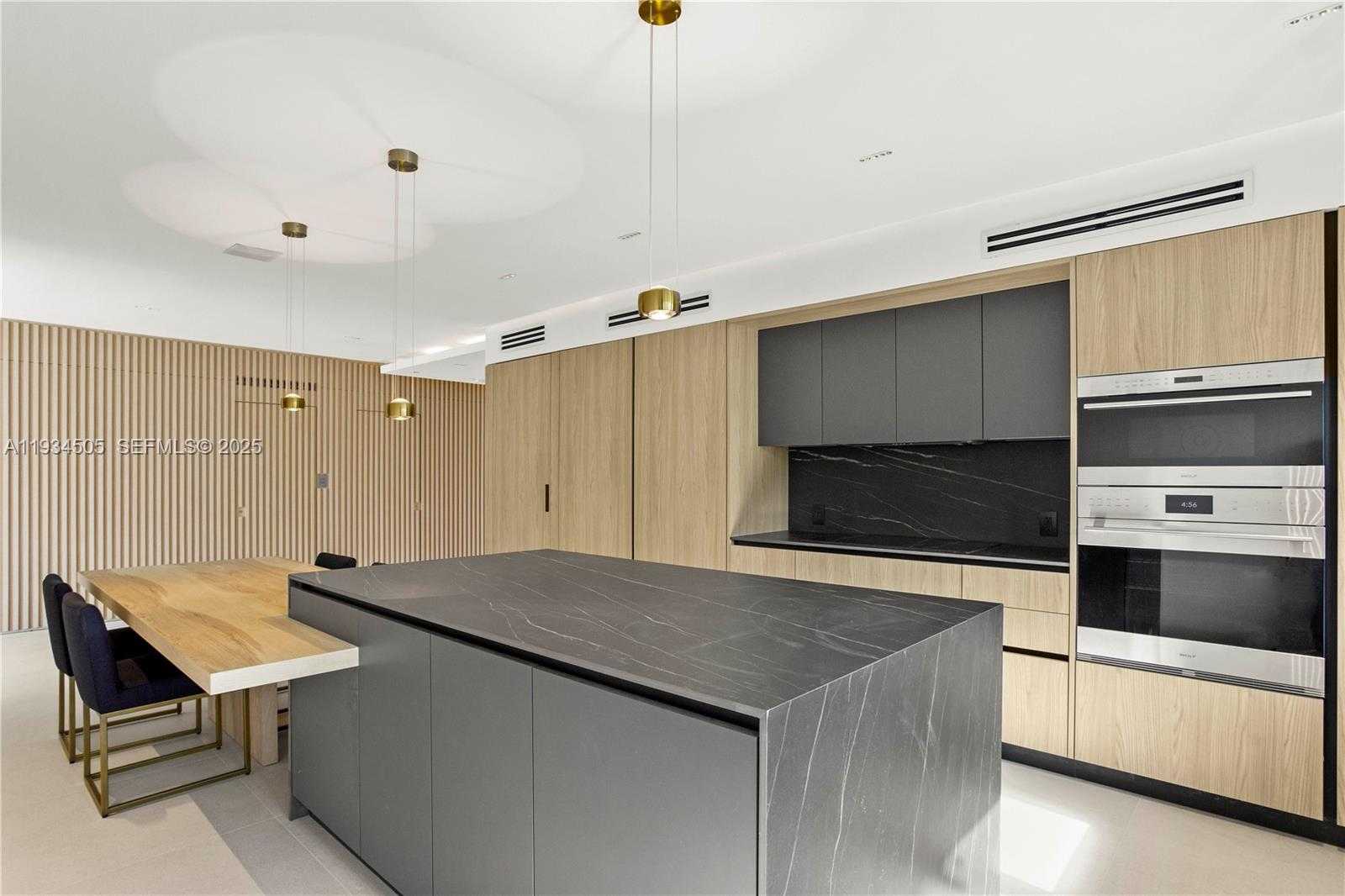 Small Image of 1661 DAYTONIA RD, Miami Beach Number 4