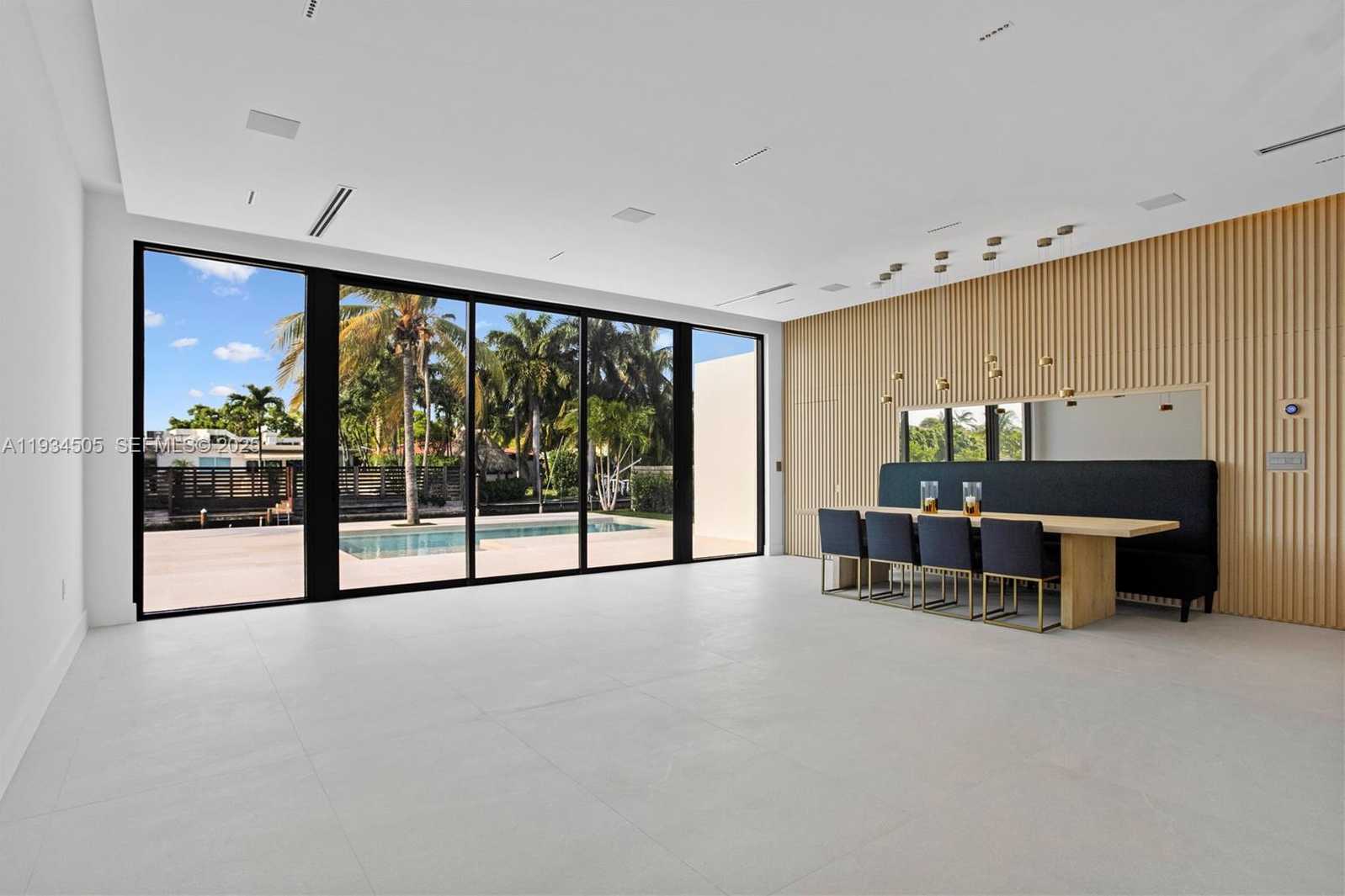Small Image of 1661 DAYTONIA RD, Miami Beach Number 6