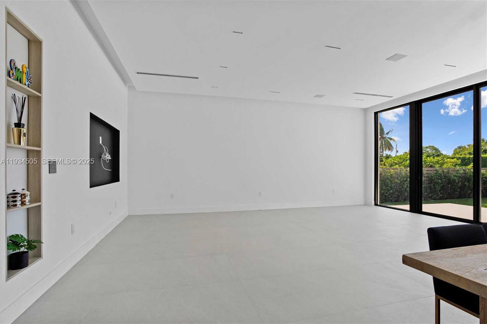 Small Image of 1661 DAYTONIA RD, Miami Beach Number 9