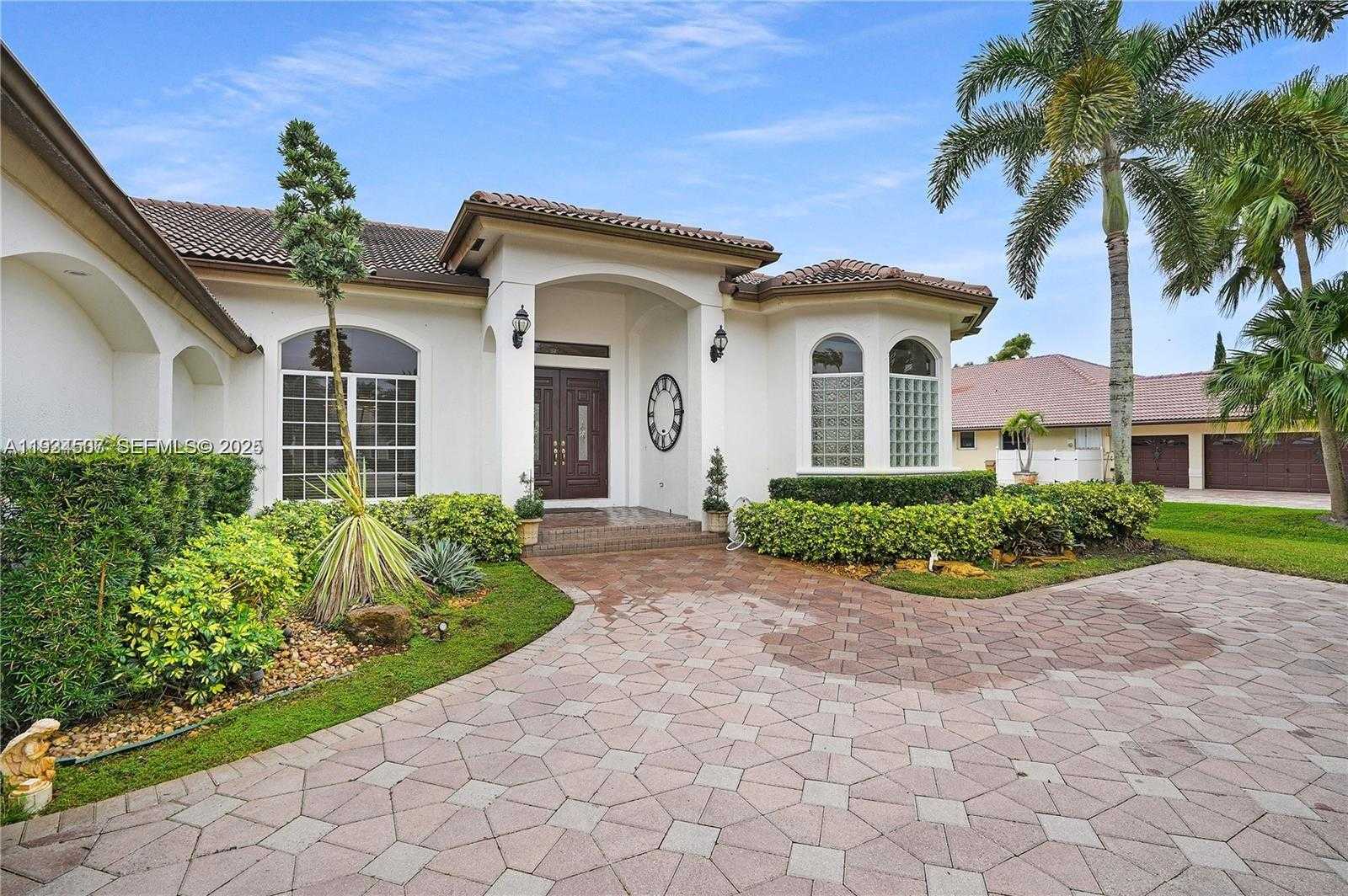 Small Image of 11242 SOUTH WEST 25TH CT, Davie Number 16