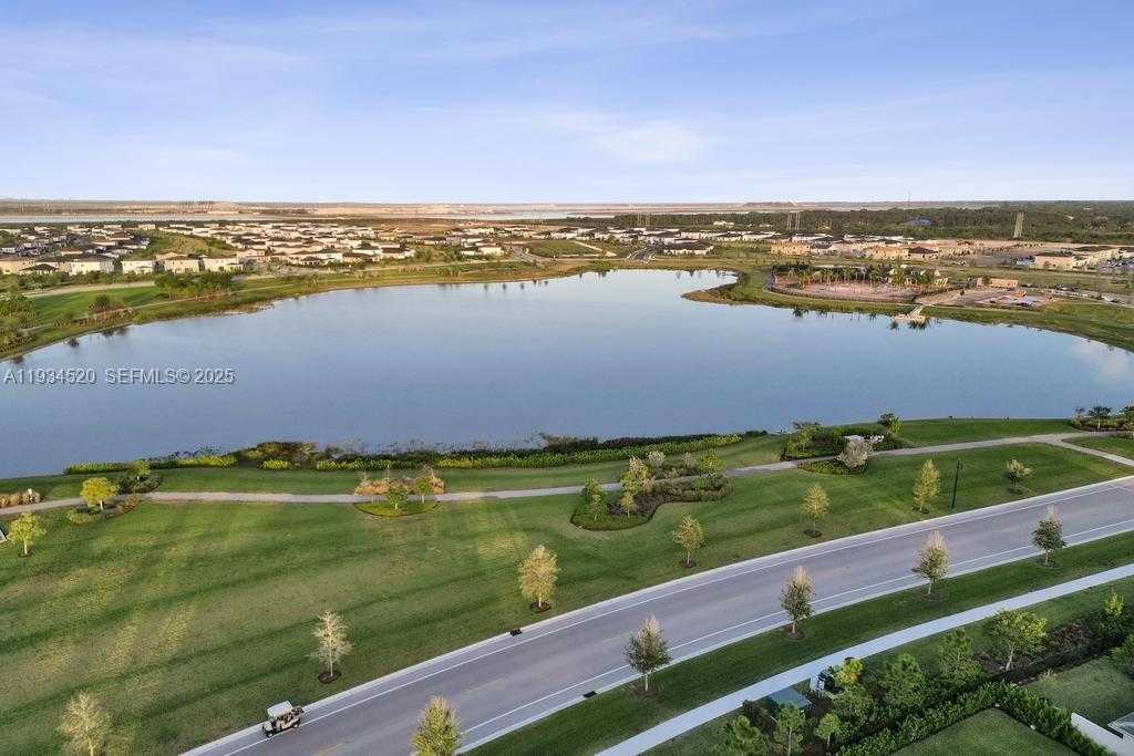 Small Image of 19594 BROAD SHORE WALK #19594, Loxahatchee Number 37