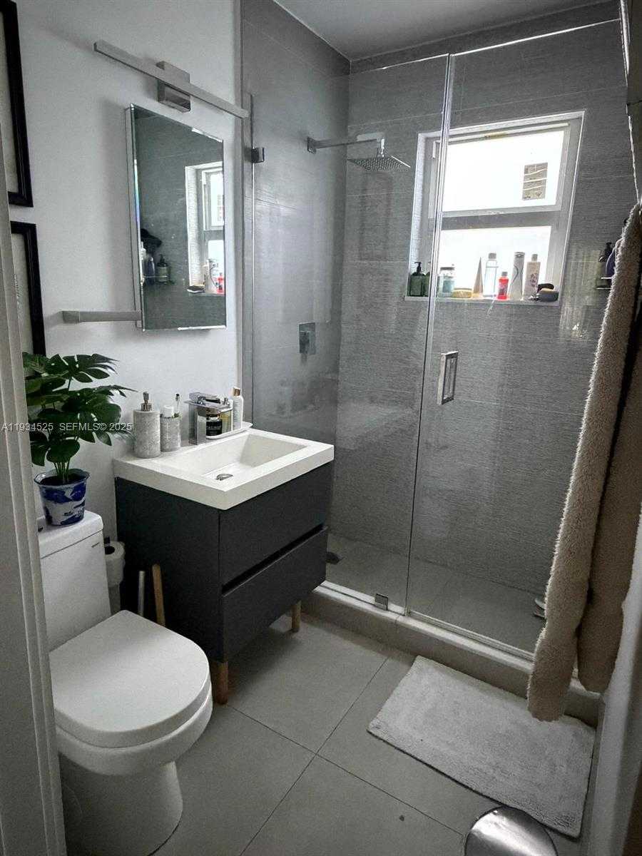 Small Image of Miami Number 11