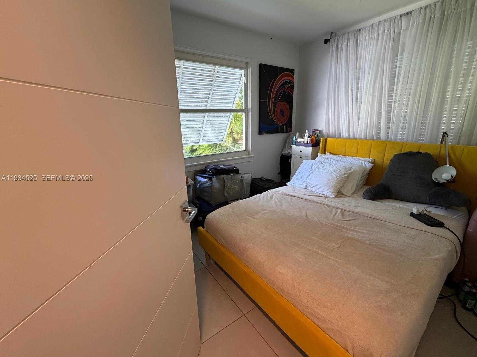 Small Image of Miami Number 12