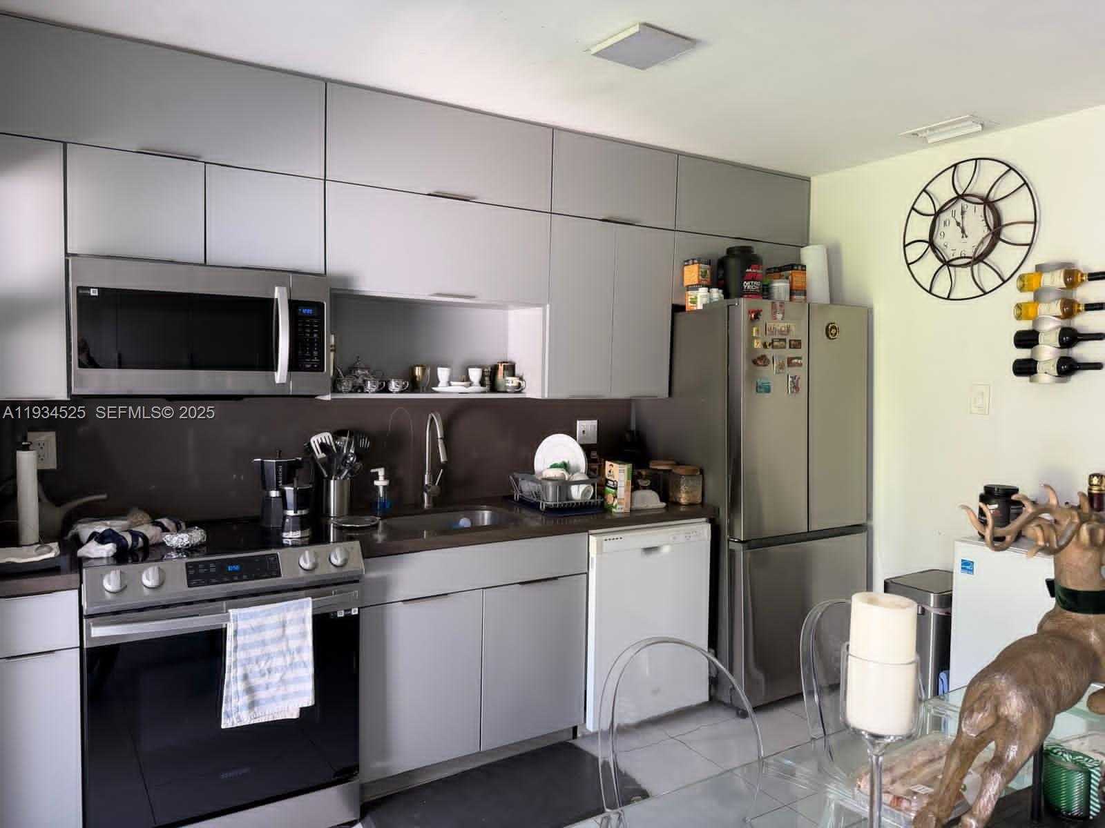 Small Image of Miami Number 2